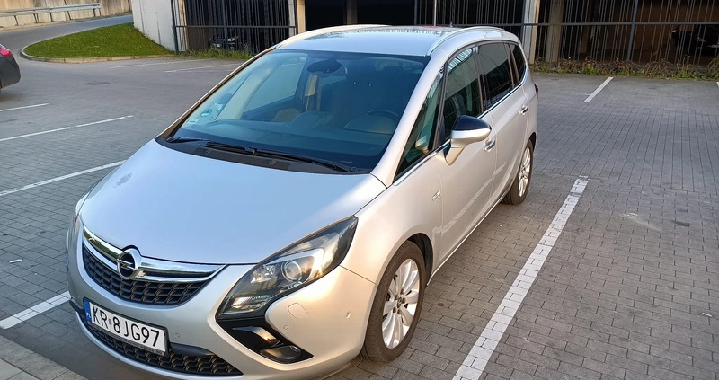 Opel Zafira cena 36000 przebieg: 253000, rok produkcji 2012 z Łasin małe 781